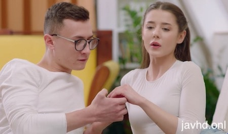 [Europe and America] You have to promise to just hold hands, Sybil A