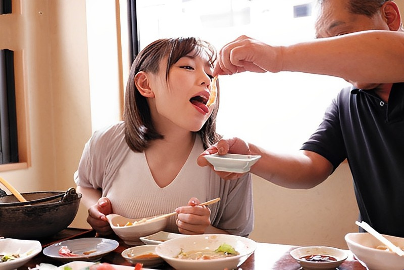 Le voyage de Nene Tanaka avec son amant a été un peu retardé